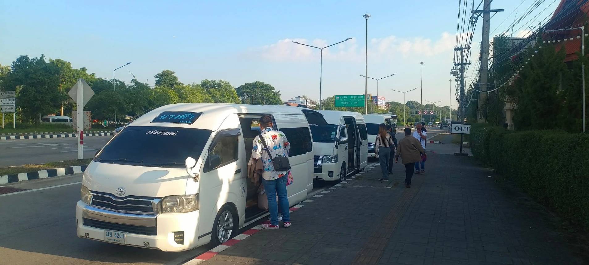 รถในทีม — รถตู้นำเที่ยวเชียงใหม่ นางฟ้าทีม